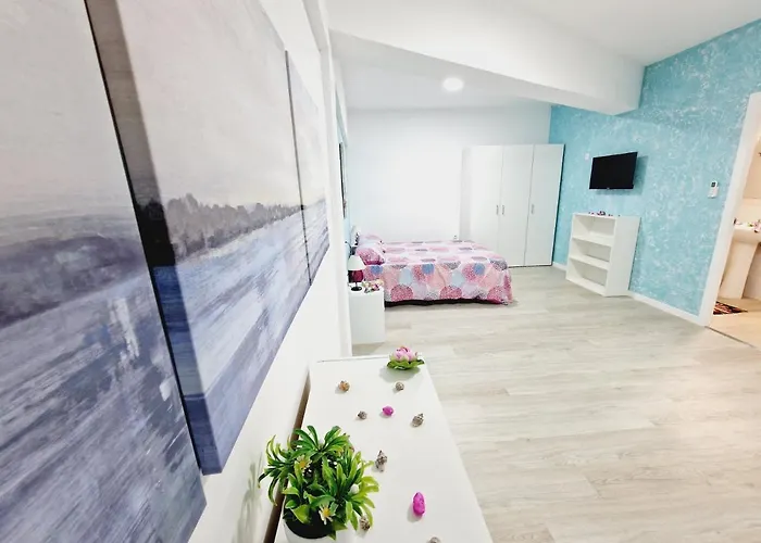 301, 2 Bedrooms, Near Playa De Americas & Free Wifi Semesterbostad