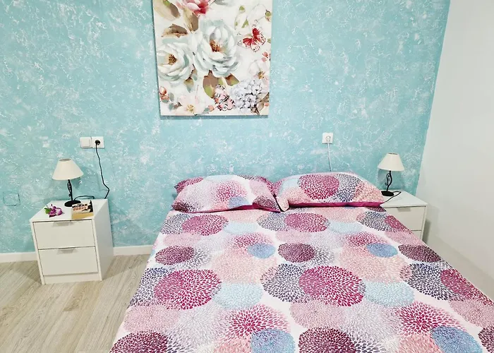 301, 2 Bedrooms, Near Playa De Americas & Free Wifi Semesterbostad