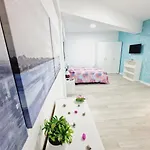 301, 2 Bedrooms, Near Playa De Americas & Free Wifi Dom wakacyjny