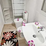 301, 2 Bedrooms, Near Playa De Americas & Free Wifi