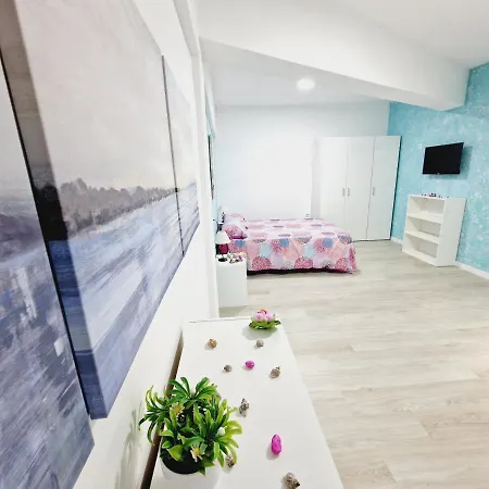301, 2 Bedrooms, Near Playa De Americas & Free Wifi Holiday home
