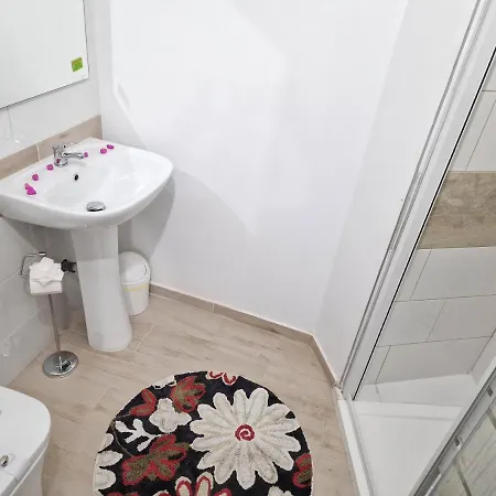 Holiday home 301, 2 Bedrooms, Near Playa De Americas & Free Wifi *
