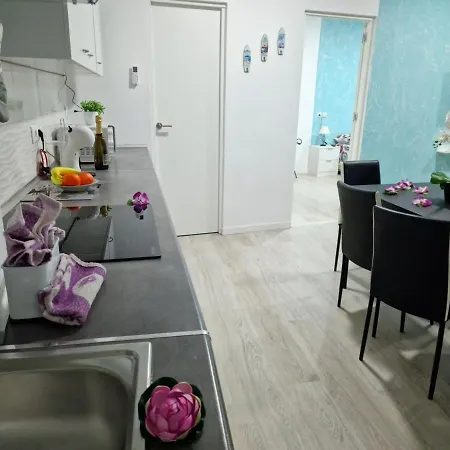 301, 2 Bedrooms, Near Playa De Americas & Free Wifi Дом отдыха Плая-де-лас-Америкас